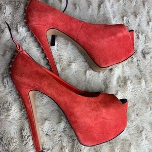 Sexy Red Spiked pump suede 7m